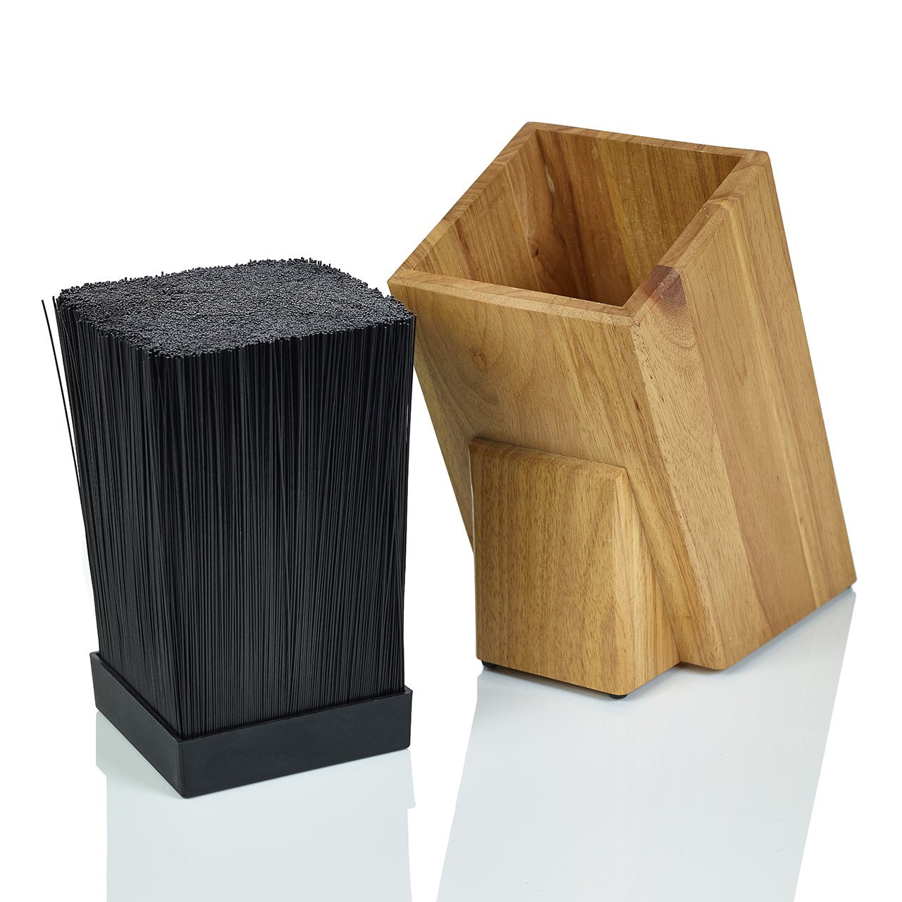 Kapoosh Dice with assorted knives inserted to display universal storage benefit