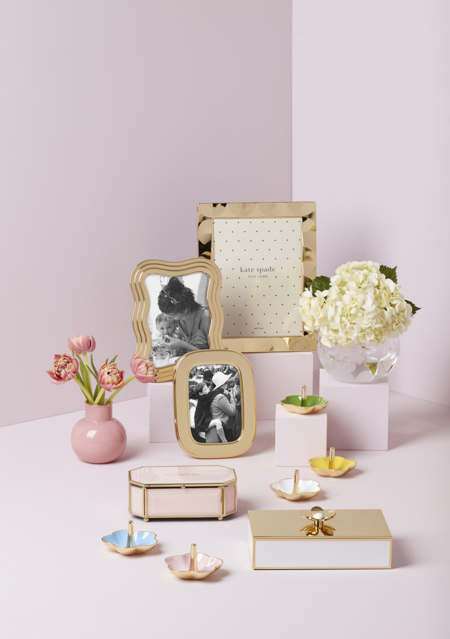 kate spade new york packaging box shows gift‑ready presentation and protection