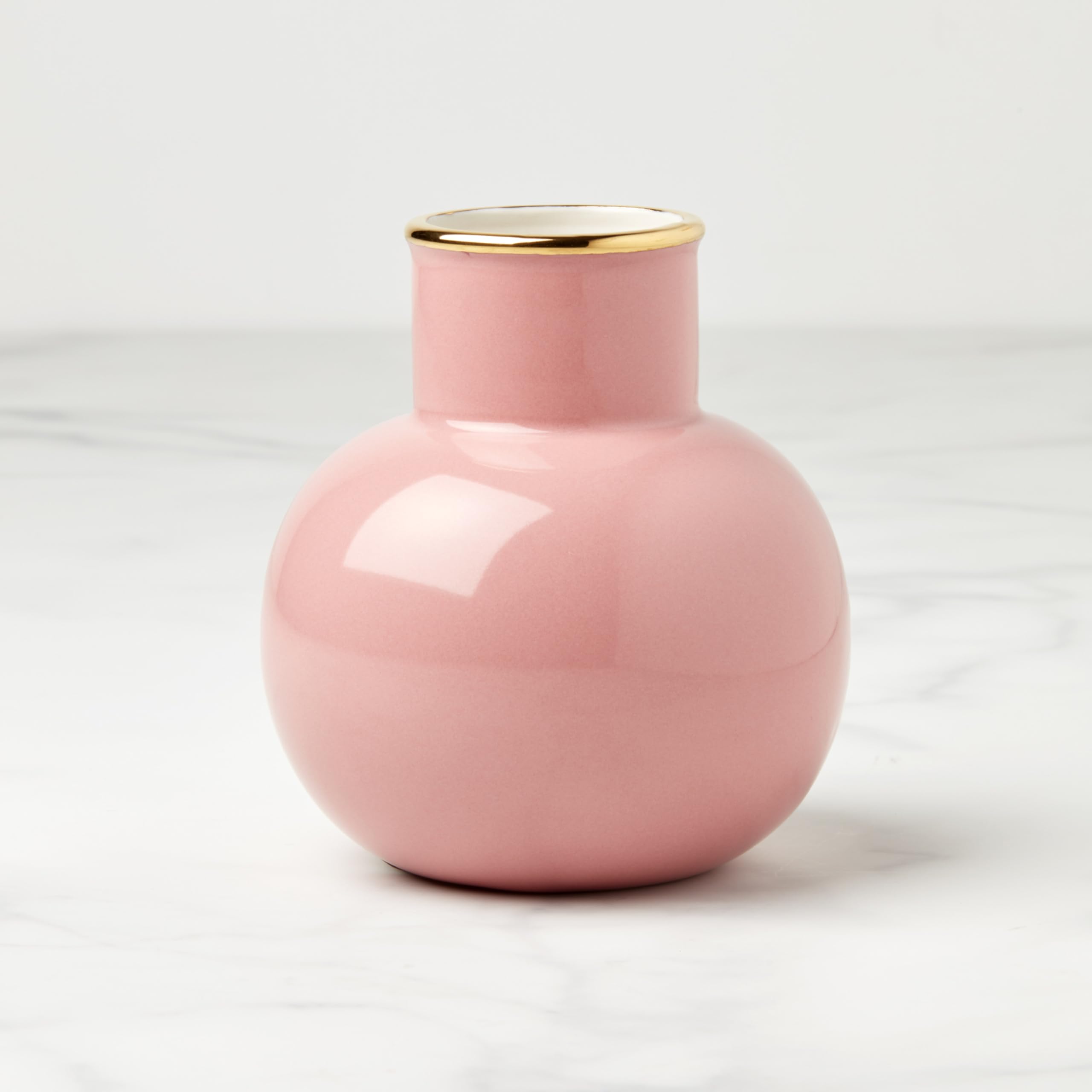 kate spade new york side profile highlights compact silhouette and elegance
