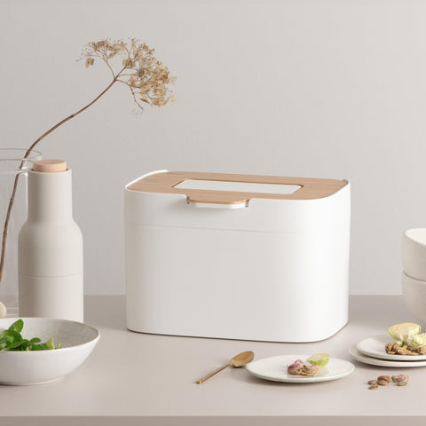 KAZAI Elin handle and anti-slip base showing secure carrying and stable countertop use