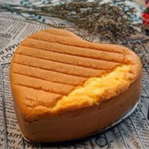 kefyixc decorated heart cake on table demonstrating party presentation use