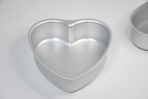 kefyixc baked heart-shaped cake inside pan demonstrating consistent browning benefit