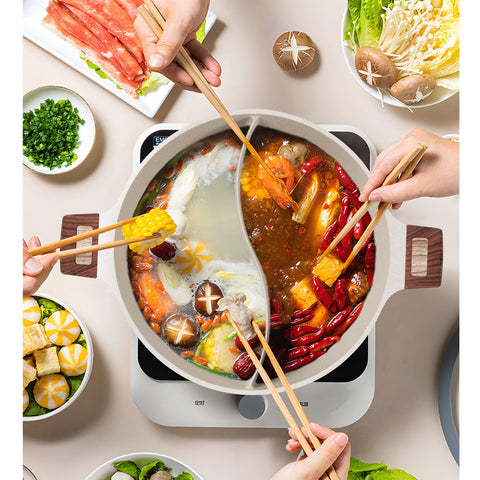 Kerykwan heat-resistant handles being held, provides safe lifting and burn protection benefit