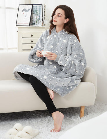 KFUBUO kangaroo pocket detail with hands inside for warmth and storage convenience