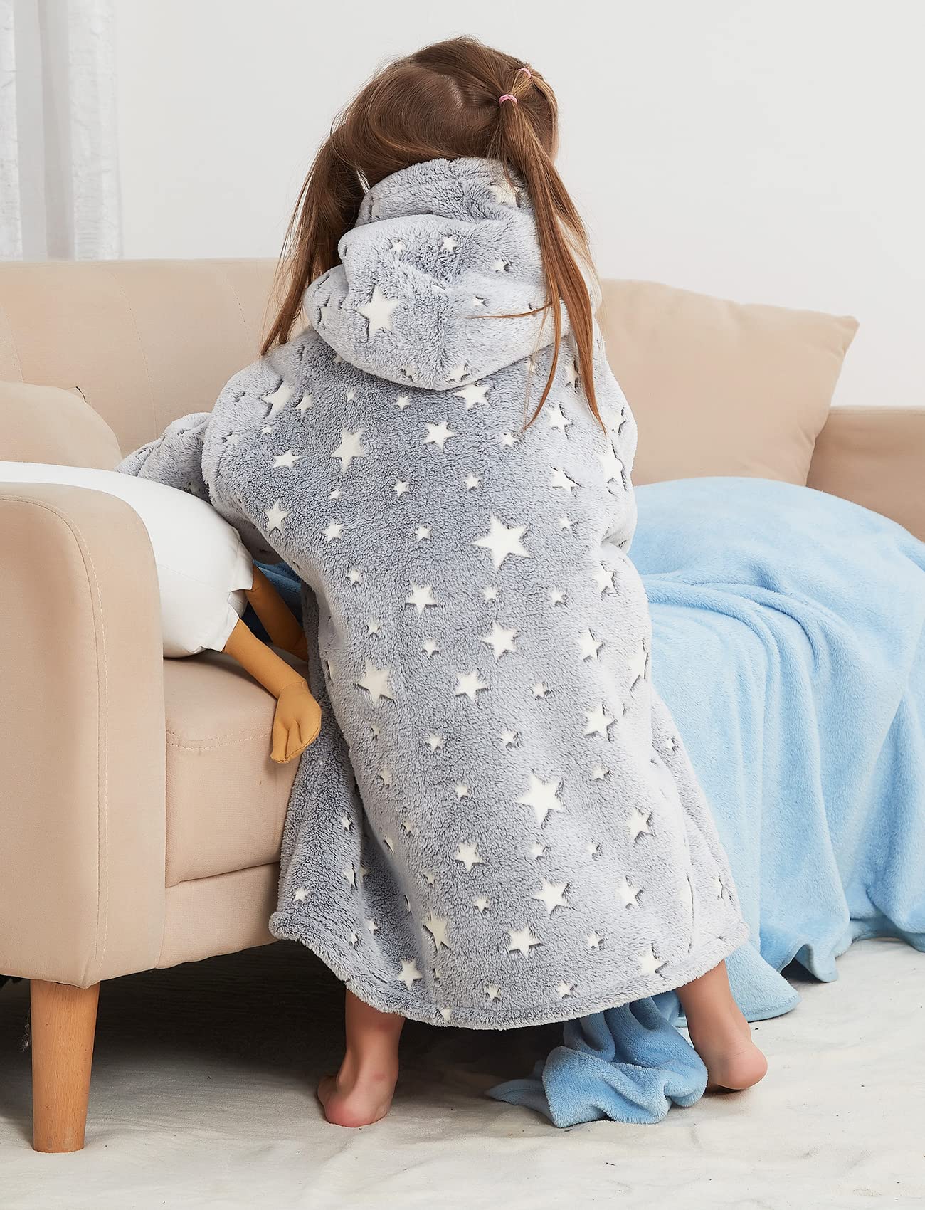 KFUBUO child wearing hoodie in living room for relaxed play and warmth