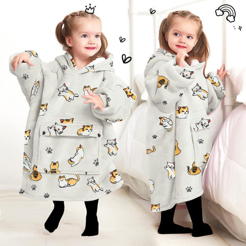 KFUBUO size comparison with child standing showing one-size fit under 4ft