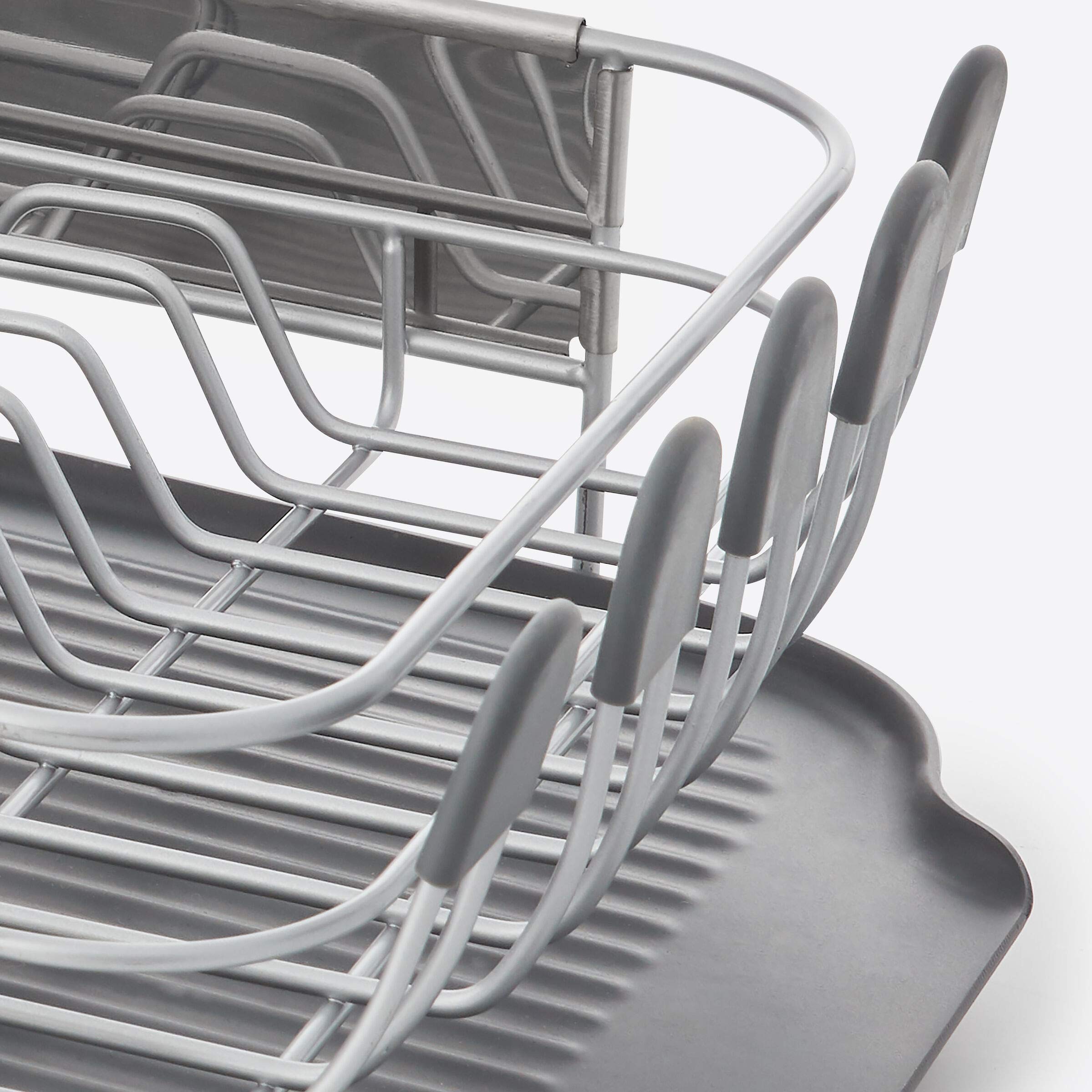 KitchenAid close-up of angled drainboard directs water to sink benefit