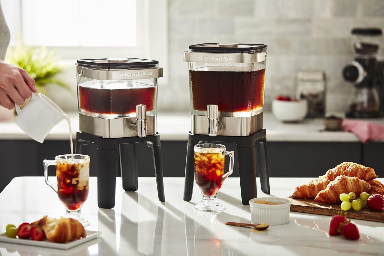 KitchenAid lid detail with seal secures freshness in the carafe
