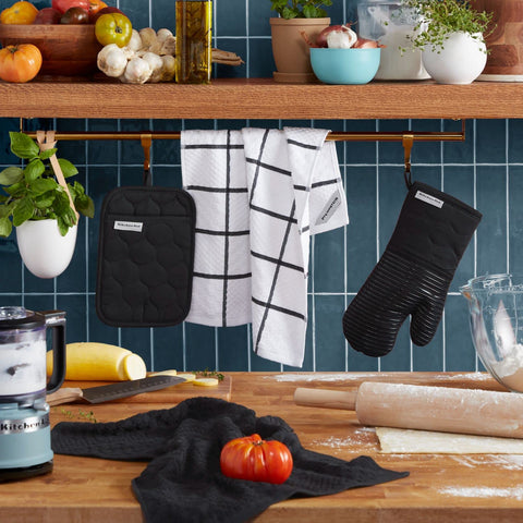 KitchenAid oven mitt closeup showing quilted cotton and secure protection