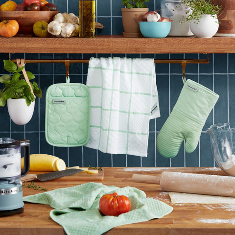 KitchenAid oven mitt silicone grip closeup providing secure, non‑slip handling