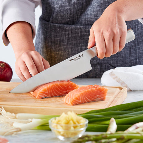 KitchenAid steak knives on table illustrating consistent slicing at family meals