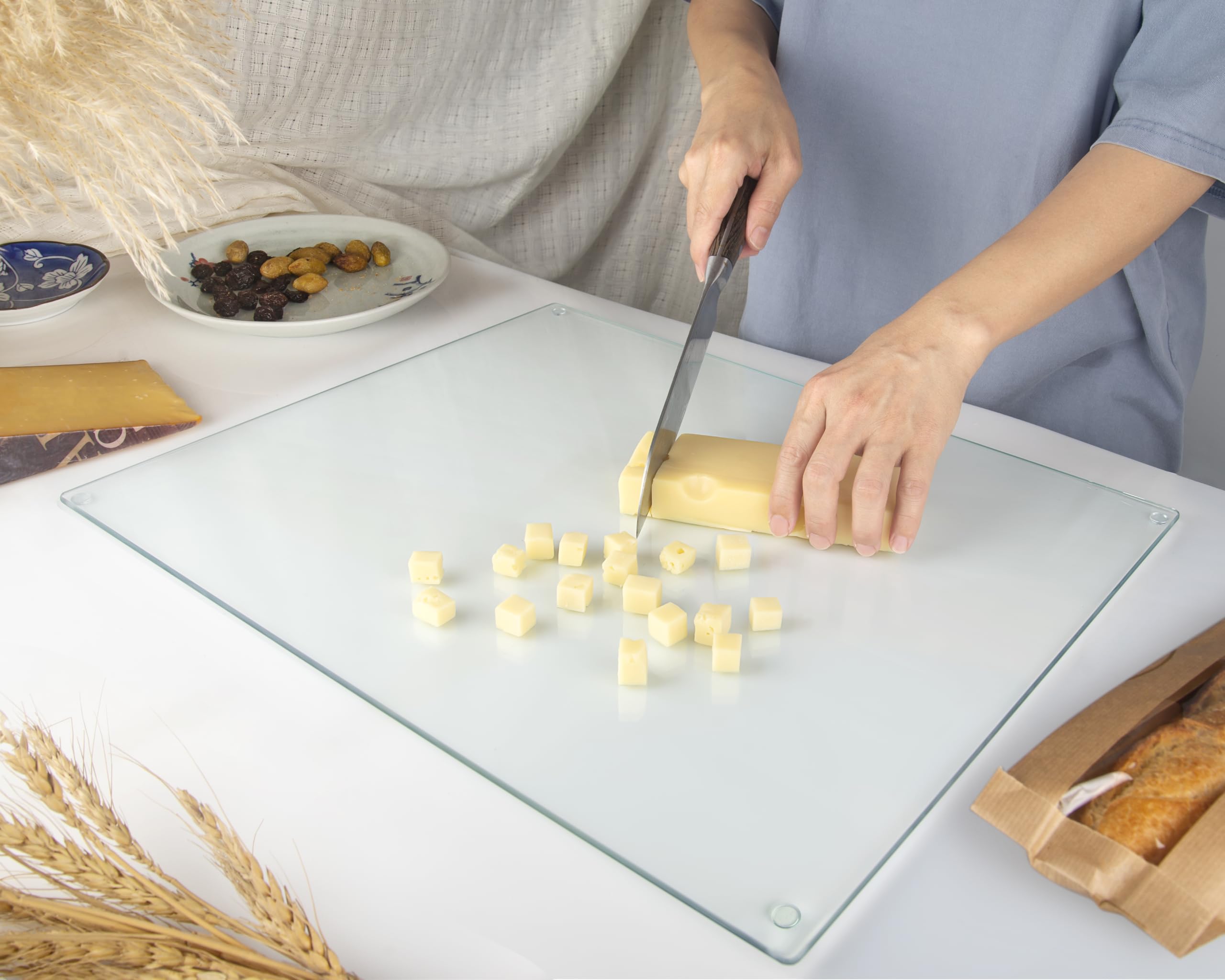 Kitchenville glass board receiving a hot pan to show heat-resistant trivet functionality