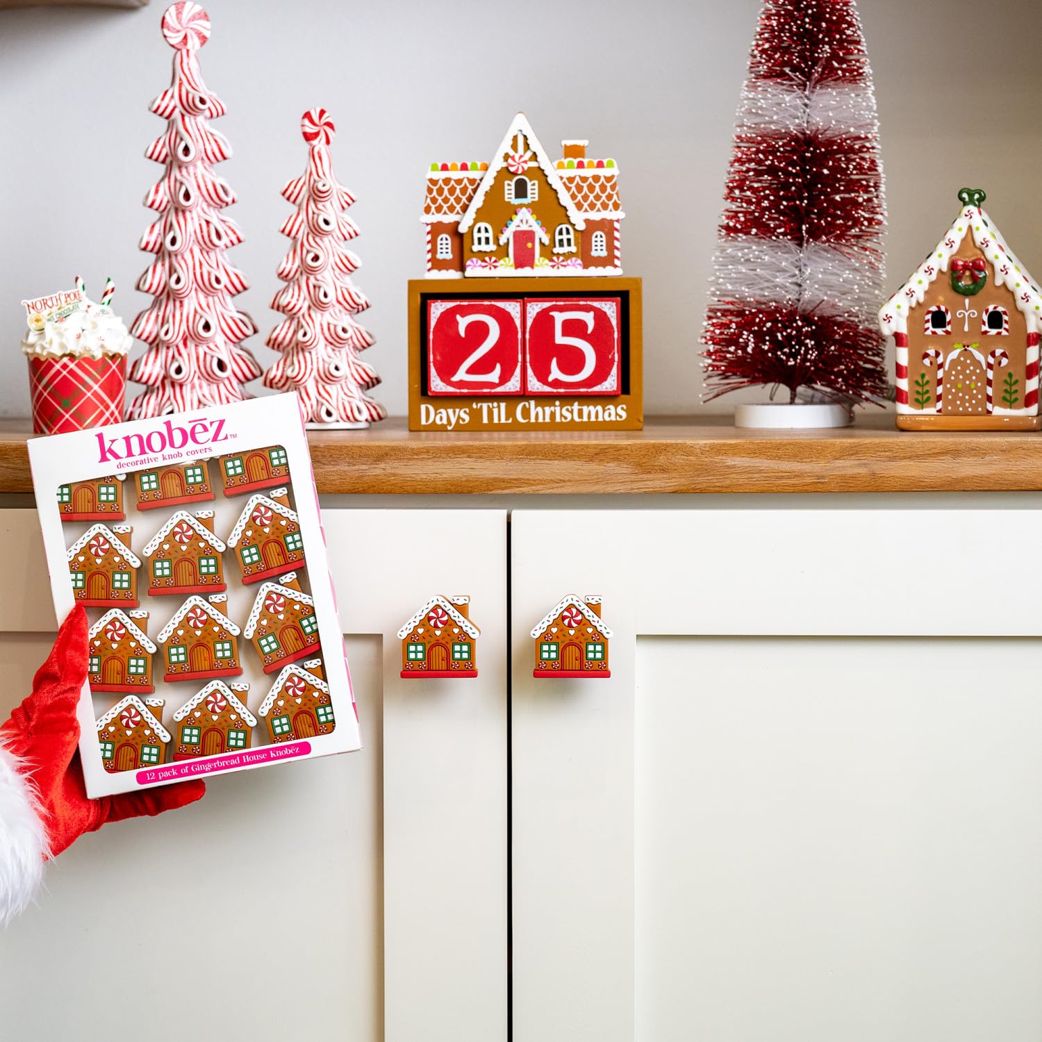 Knobēz gingerbread installation step with brand showing quick tool-free fit