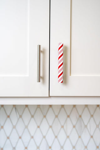 Knobēz peppermint next to ruler showing 5.5 inch size for proper measurement