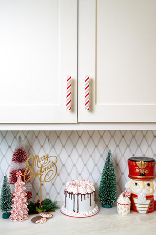Knobēz peppermint side profile showing slim fit preserving cabinet clearance