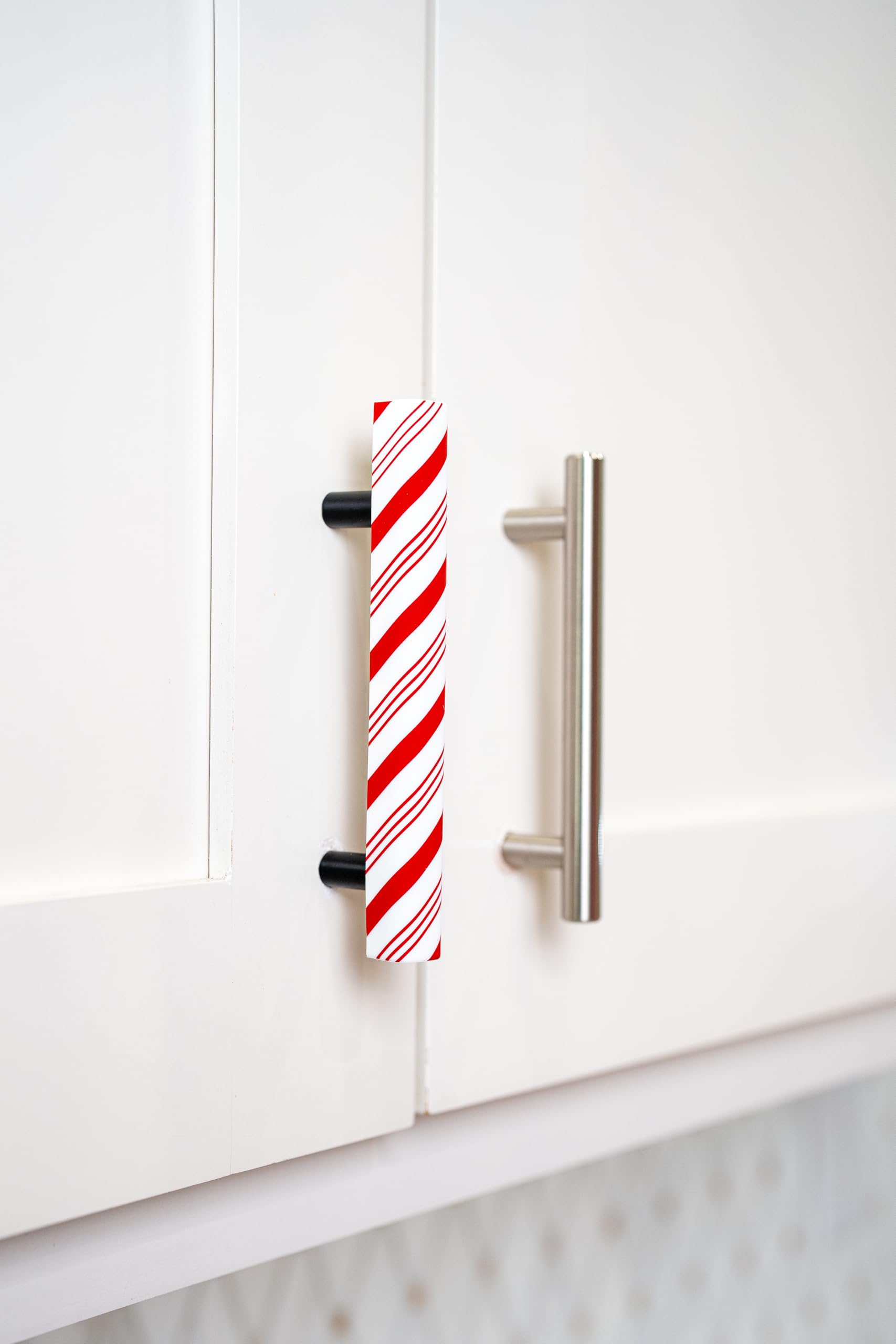 Knobēz peppermint snapped on handle demonstrating quick installation benefit