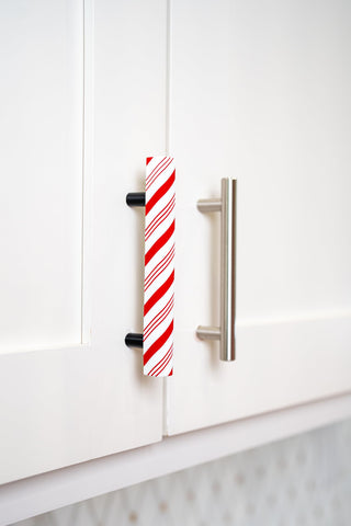 Knobēz peppermint snapped on handle demonstrating quick installation benefit