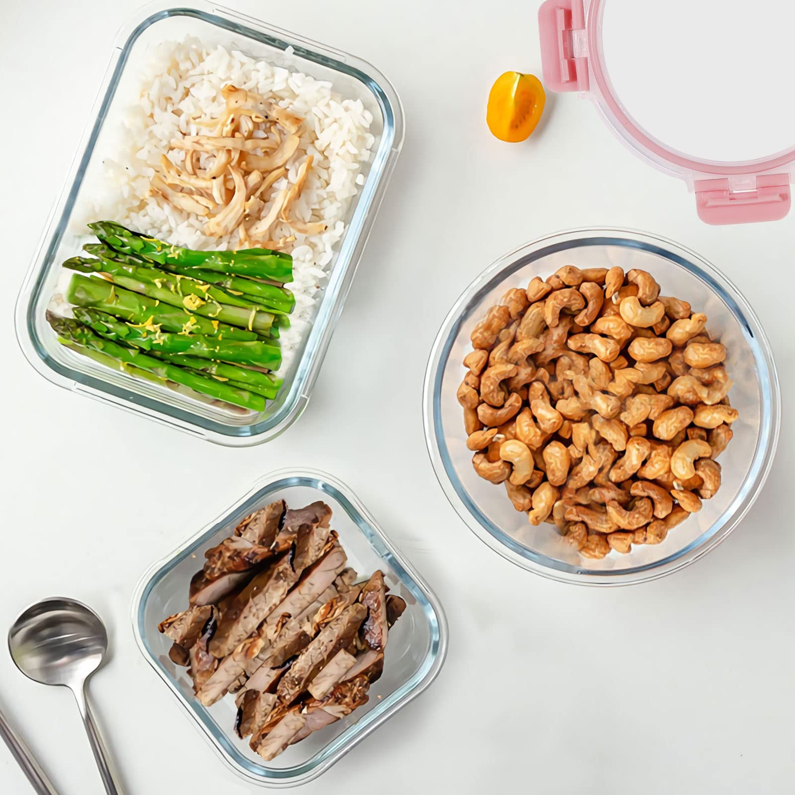 KOMUEE meal prep on table portraying convenience for busy lifestyles