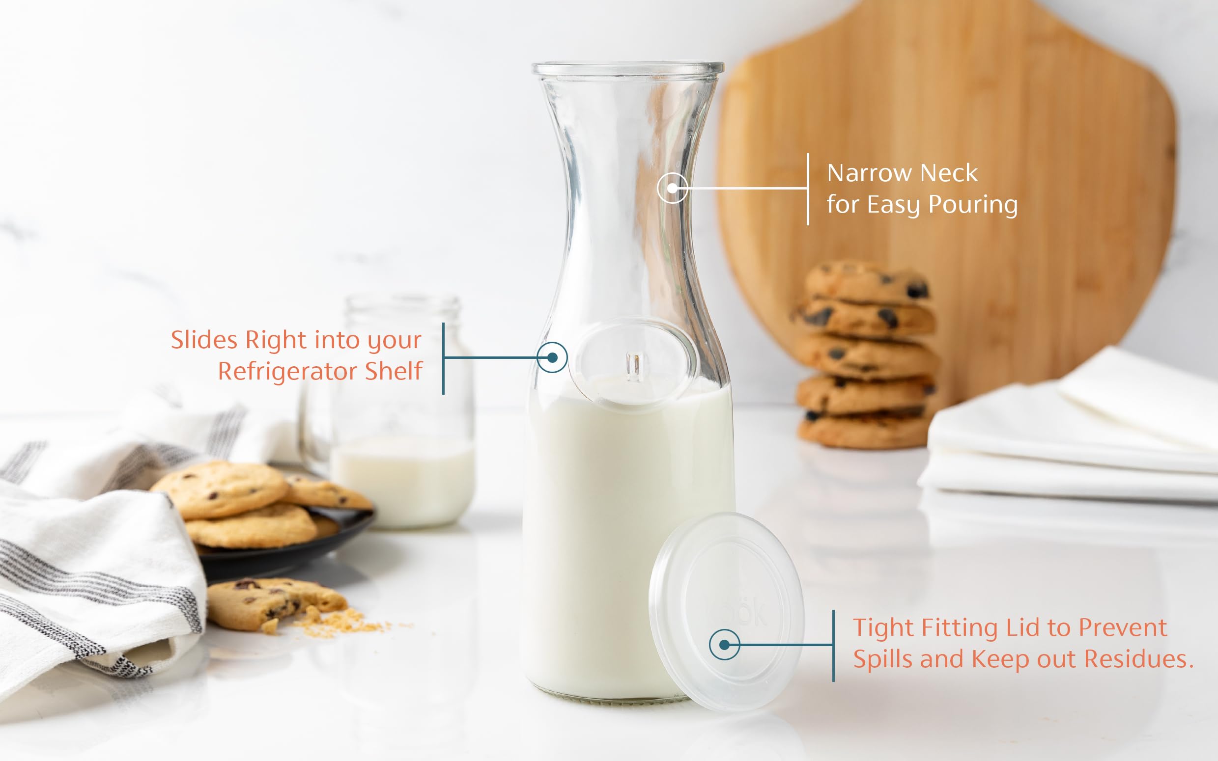 KooK carafe pouring juice into glass to demonstrate easy controlled pour