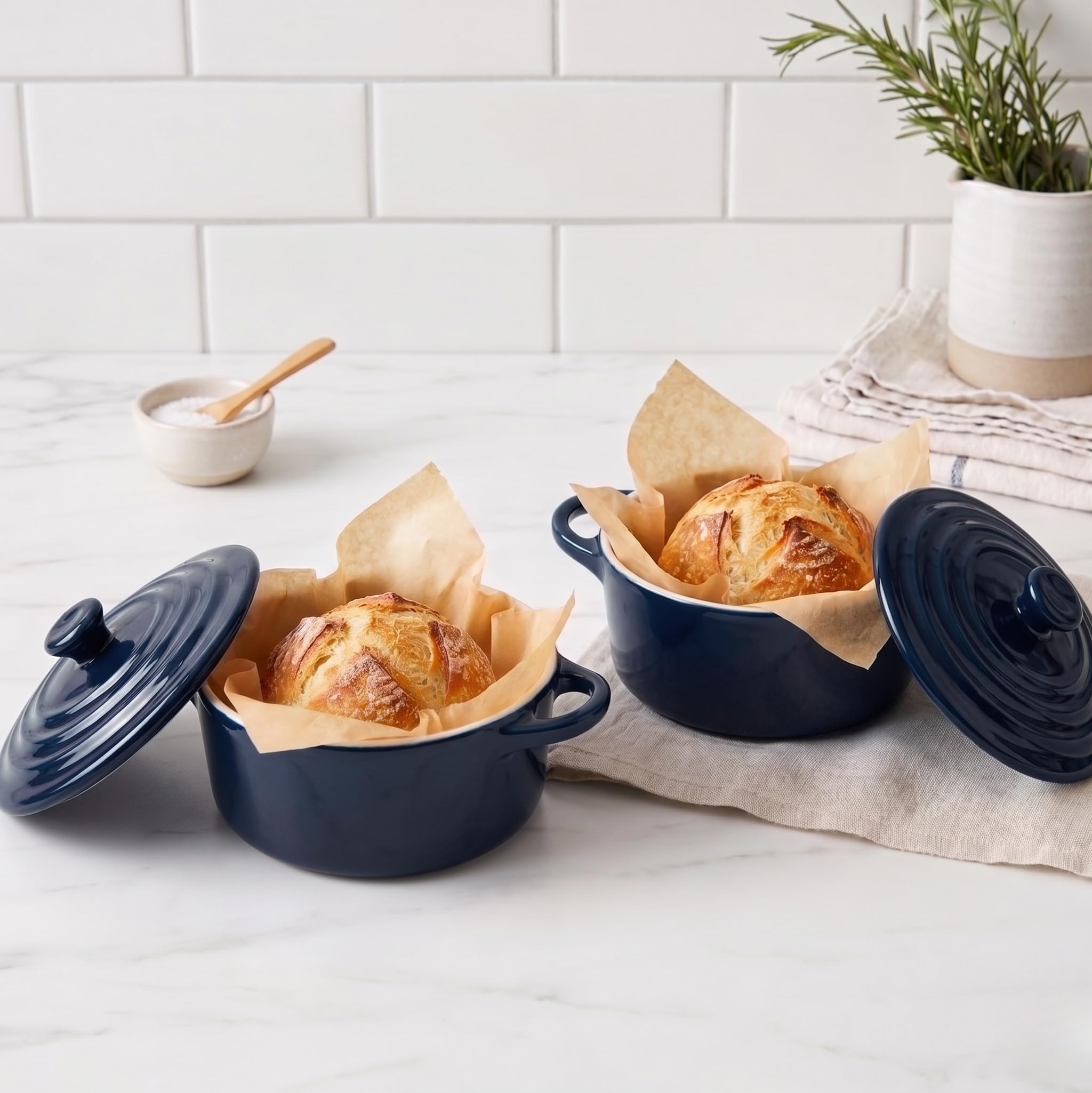 KooK mini cocotte handle close-up showing comfort-grip and safe carrying benefit