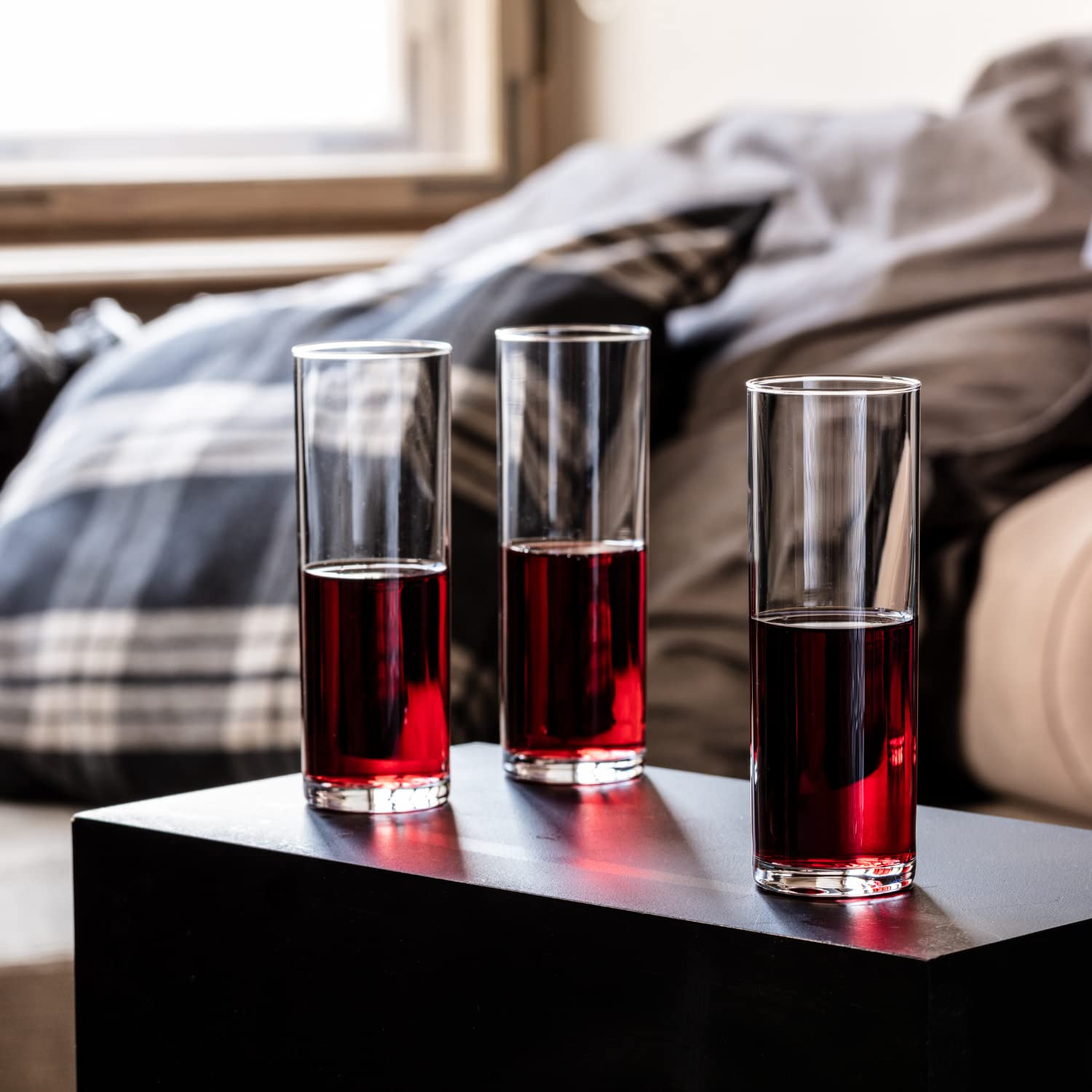 Krosno Balance filled with water showing clarity and beverage color appeal