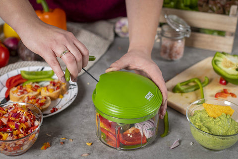 Kuhn Rikon blades with protective cover stored safely inside bowl