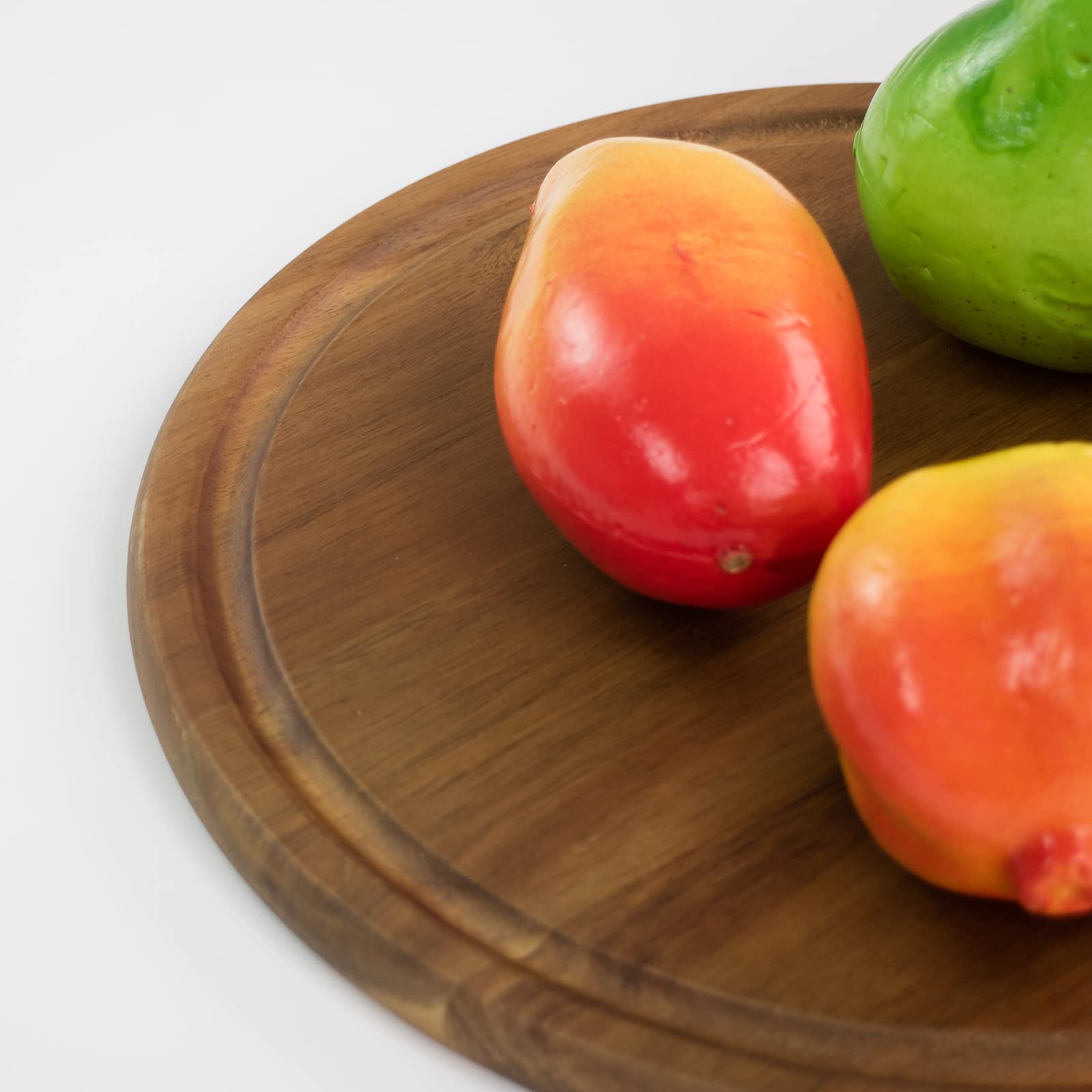 KVMORZE in-use serving cheesecake on tray for easy entertaining