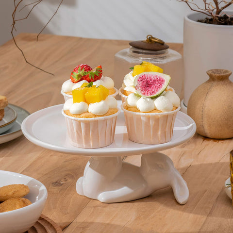 LA JOLIE MUSE stand displaying an 8-inch cake, ideal for small desserts