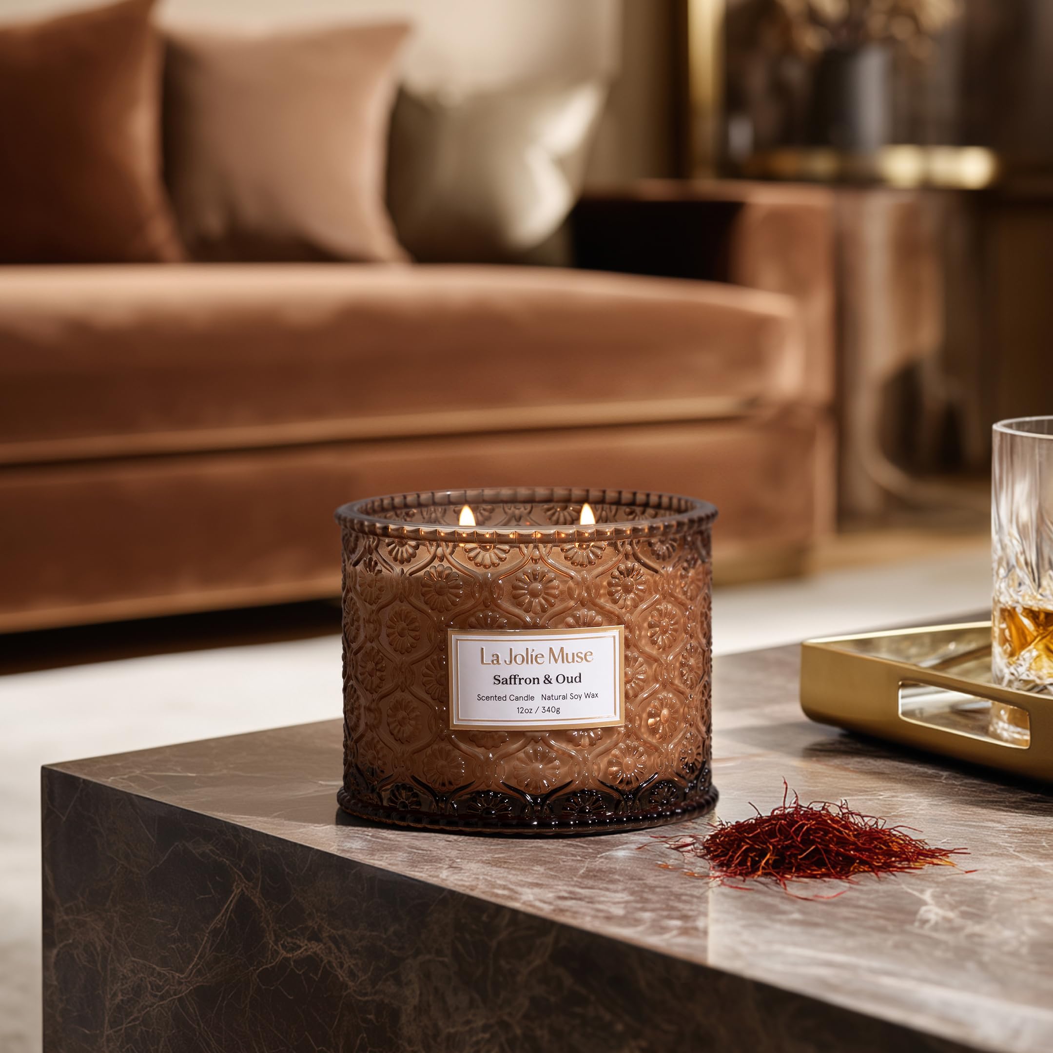 LA JOLIE MUSE burning two-wicks with warm flame delivering even scent and atmosphere