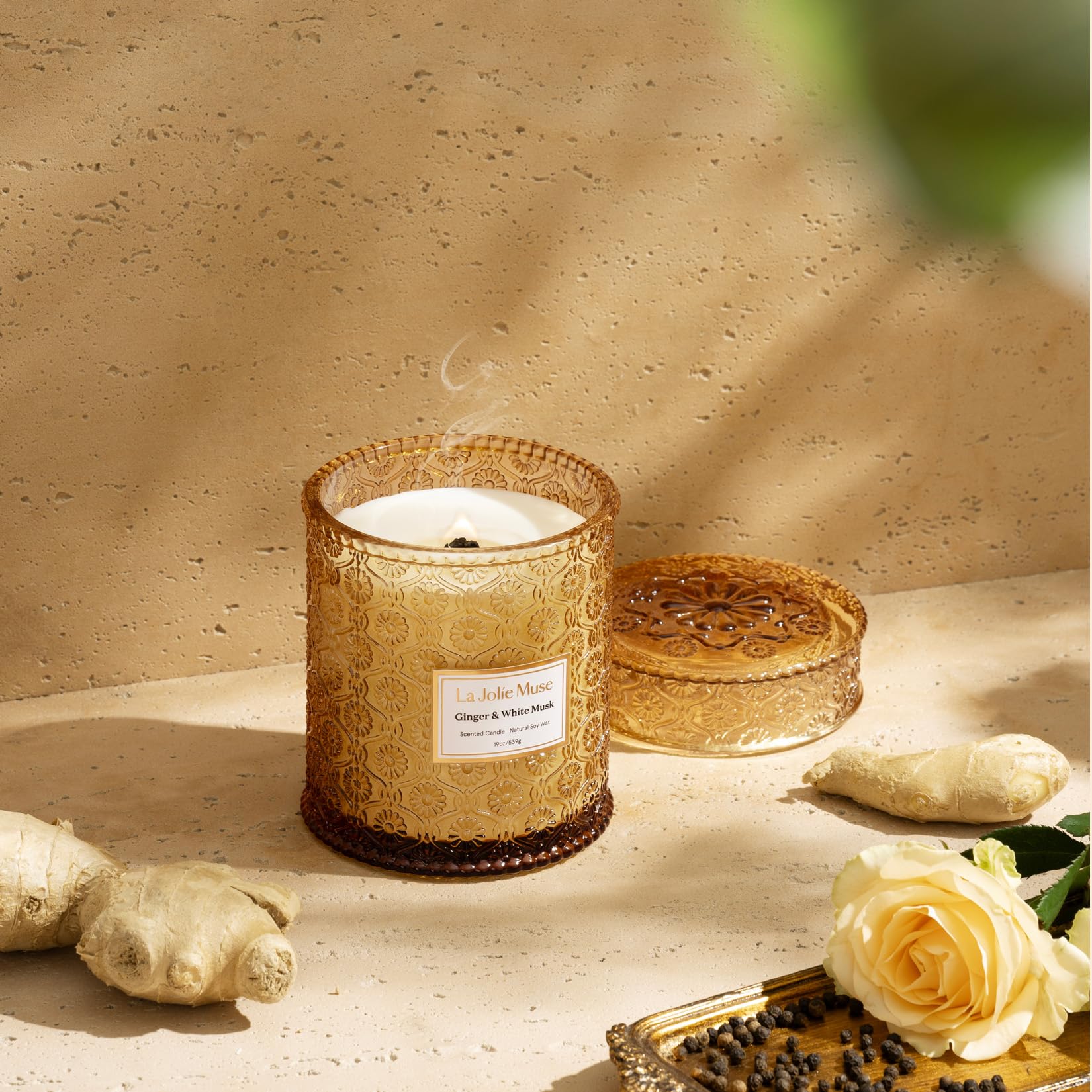 LA JOLIE MUSE cherry wooden wick flame producing steady burn and gentle crackle