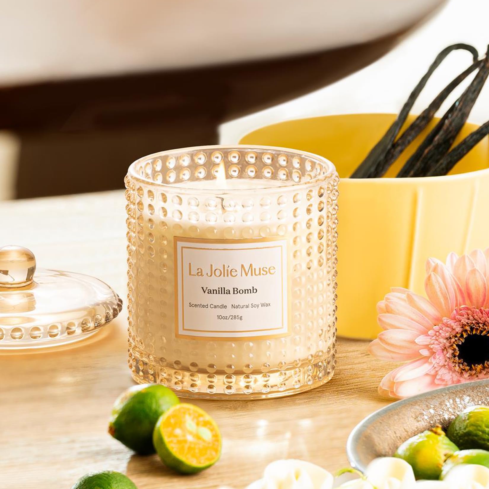 LA JOLIE MUSE lit candle in living room creating warm ambient aroma