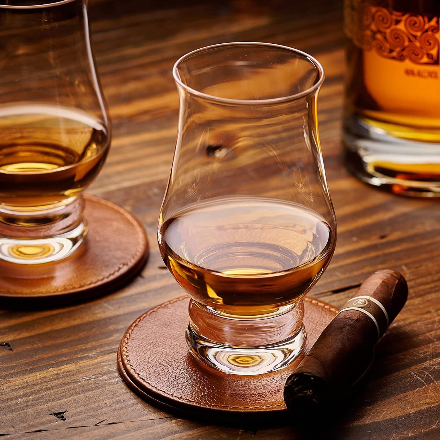 Lamarada glass with ice and bourbon demonstrating chilled serving use