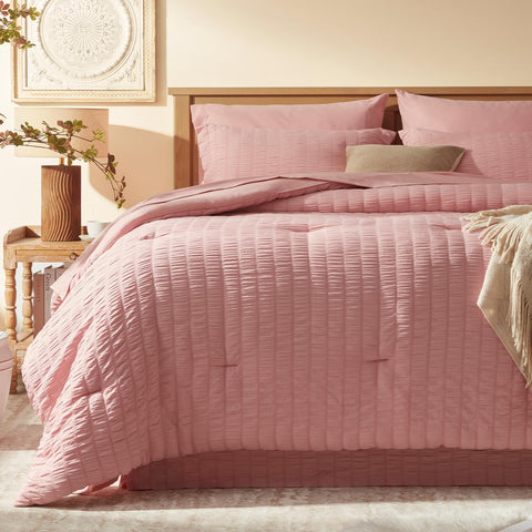 Laojin Balhen queen bed scale image showing comforter and sheets on standard mattress for size reference