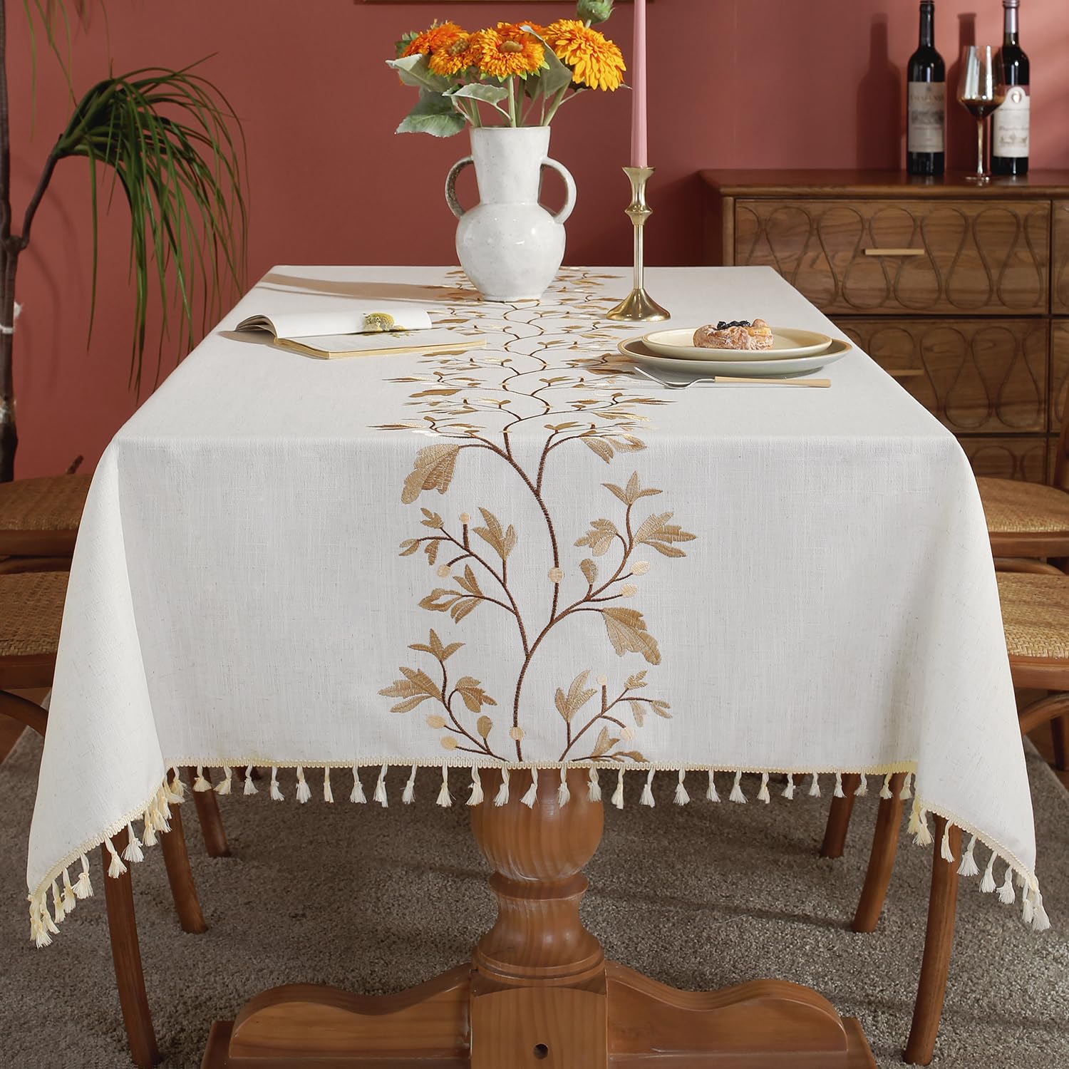 Laolitou front view of folded tablecloth showing texture and waterproof benefit