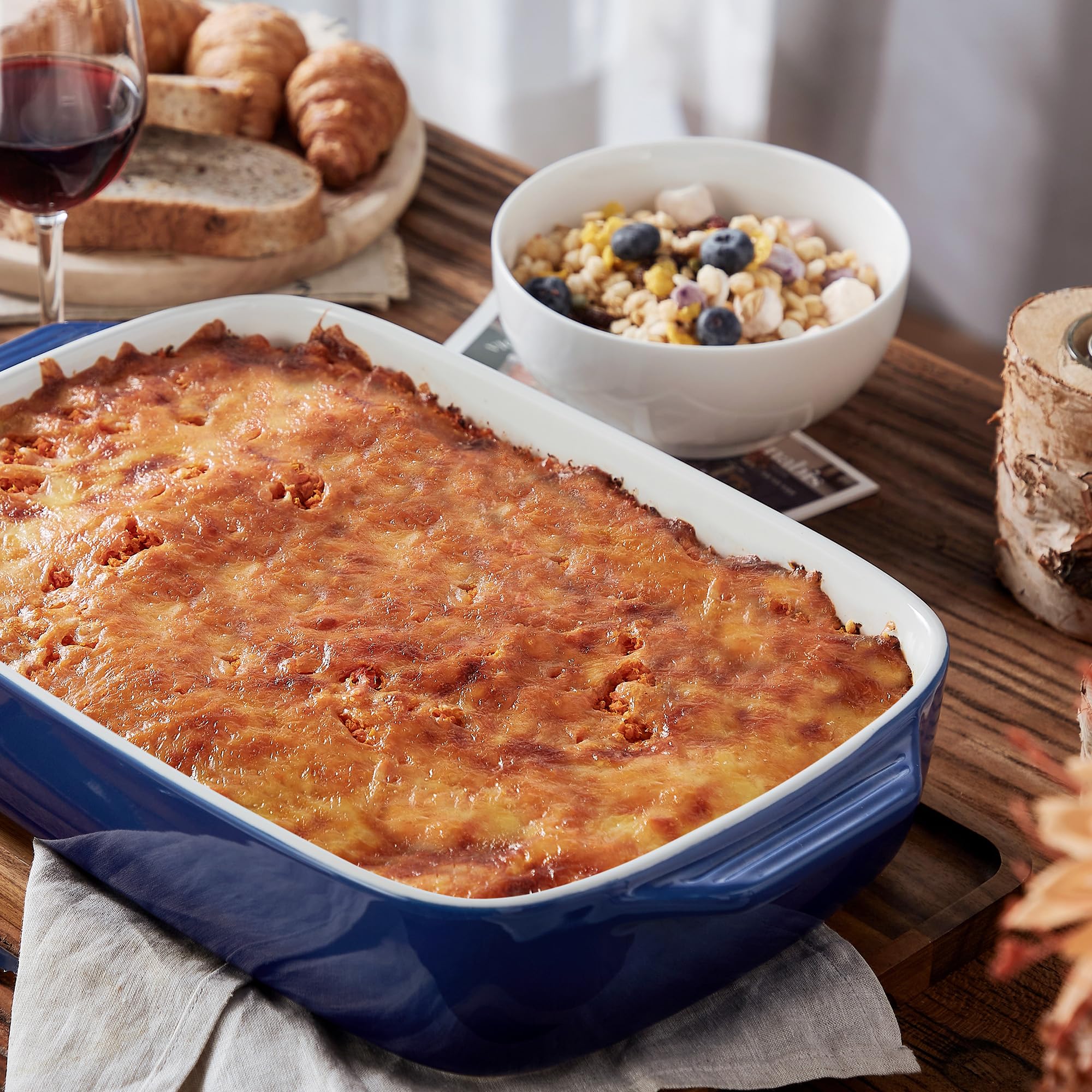 Lareina casserole with lid top view demonstrating tight-fitting moisture retention