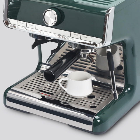 lareina side profile cup with espresso emphasizing crema preservation and comfortable grip