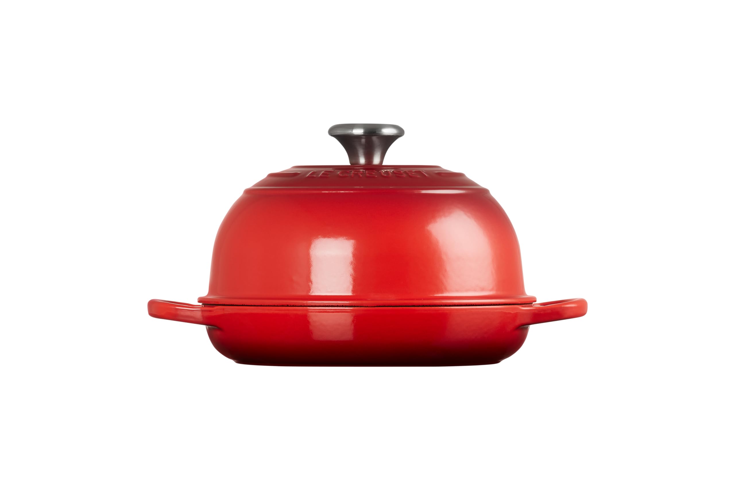 Le Creuset base ridges showing three-ring marking and browning benefit