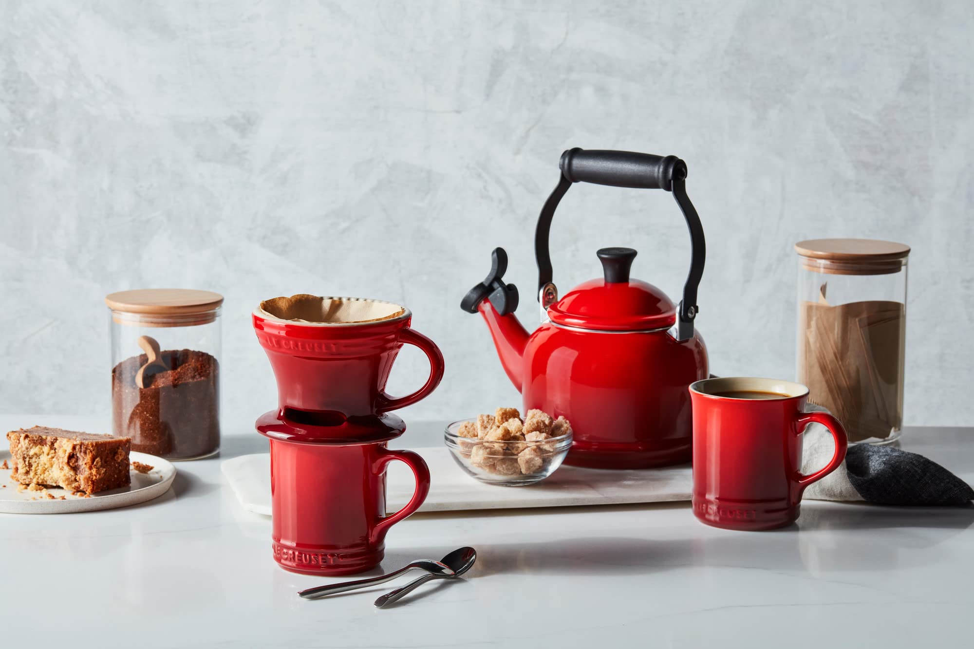 Le Creuset glaze texture close-up highlighting scratch-resistant surface