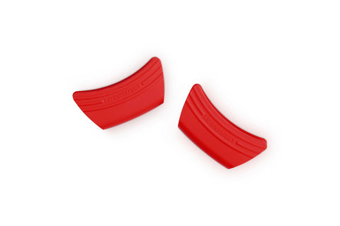 Le Creuset silicone texture close-up for secure non-slip grip benefit