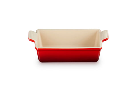 Le Creuset side profile showing sturdy stoneware and even depth