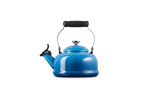 Le Creuset pouring action from spout demonstrating controlled pour and easy serving