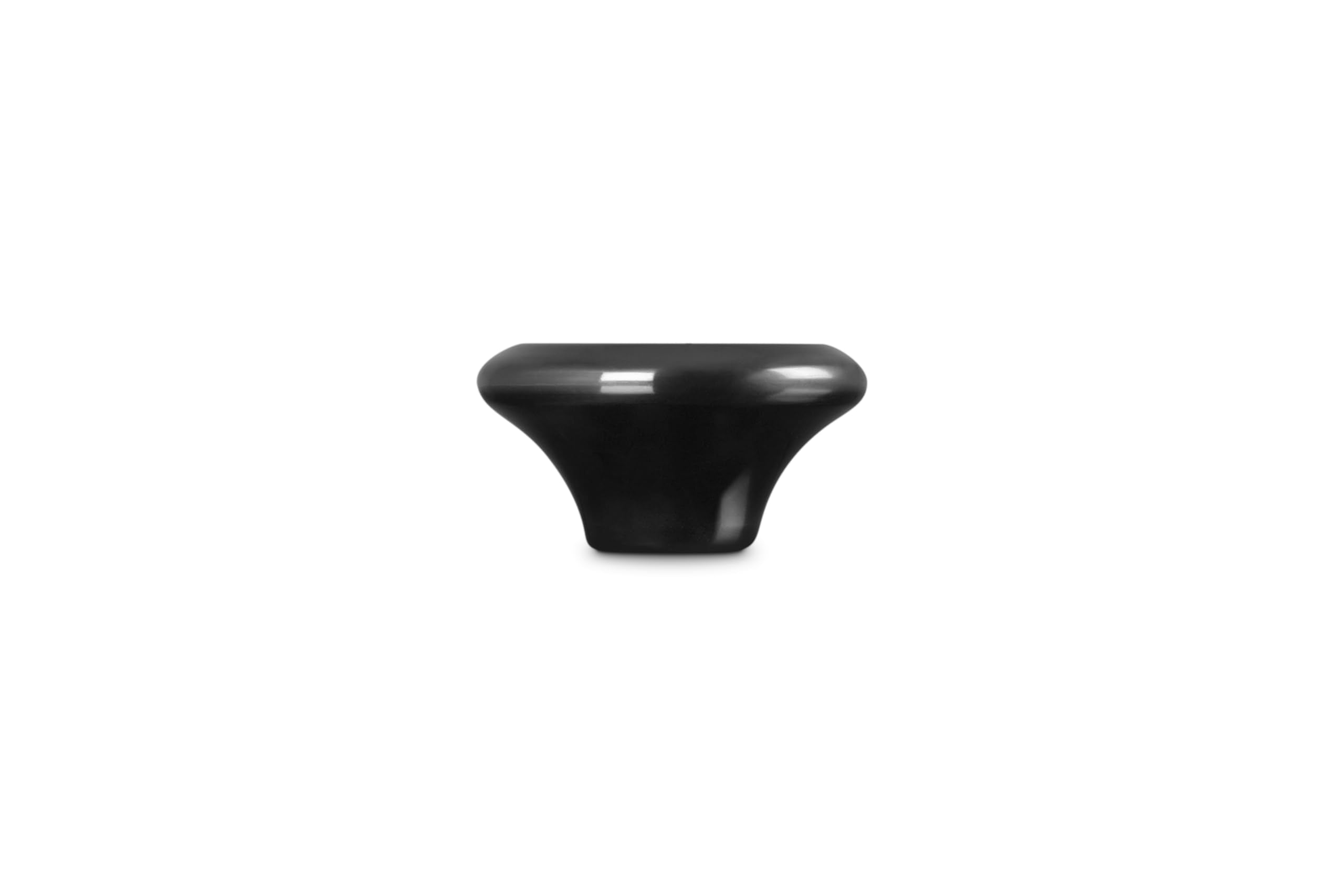Le Creuset knob mounted on Dutch oven demonstrating cohesive look