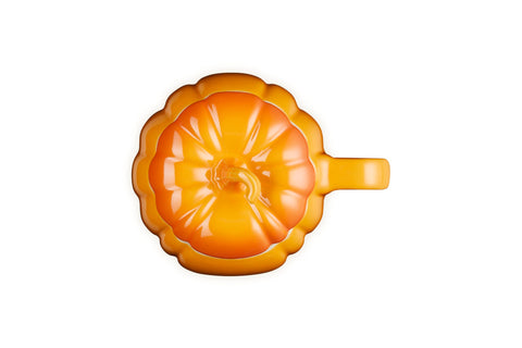Le Creuset lid detail on pumpkin mug highlighting snug fit and heat retention benefits