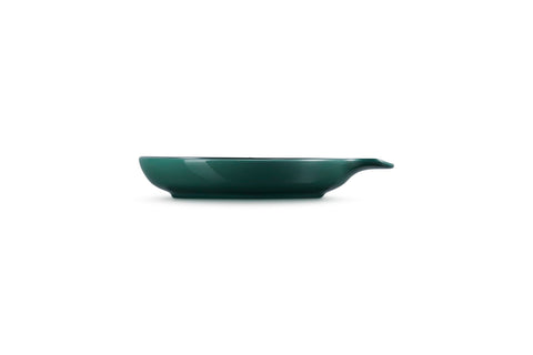 Le Creuset spoon rest glaze close-up revealing smooth finish for easy cleanup benefit
