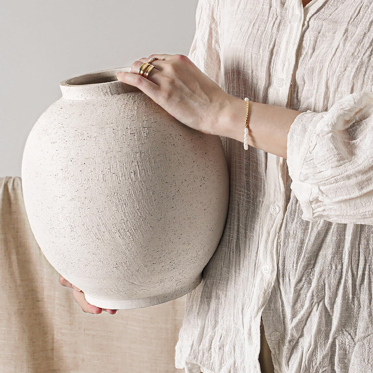 LE TAUCI GARDEN front view vase showing clean silhouette and versatile benefit