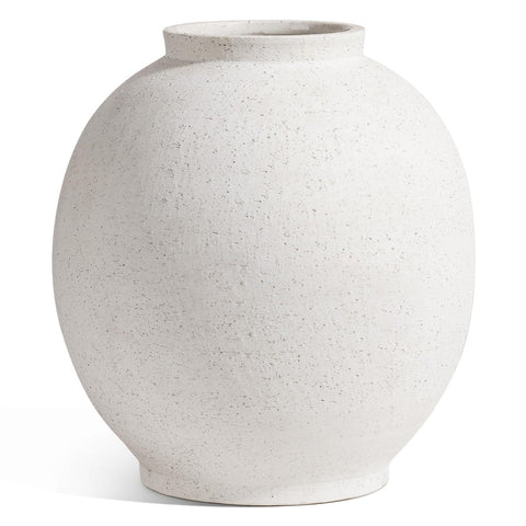 LE TAUCI GARDEN vase in entryway showing floor placement for welcoming decor