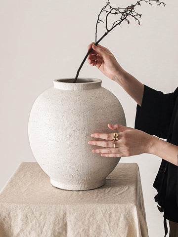 LE TAUCI GARDEN vase beside chair illustrates size and floor placement benefit