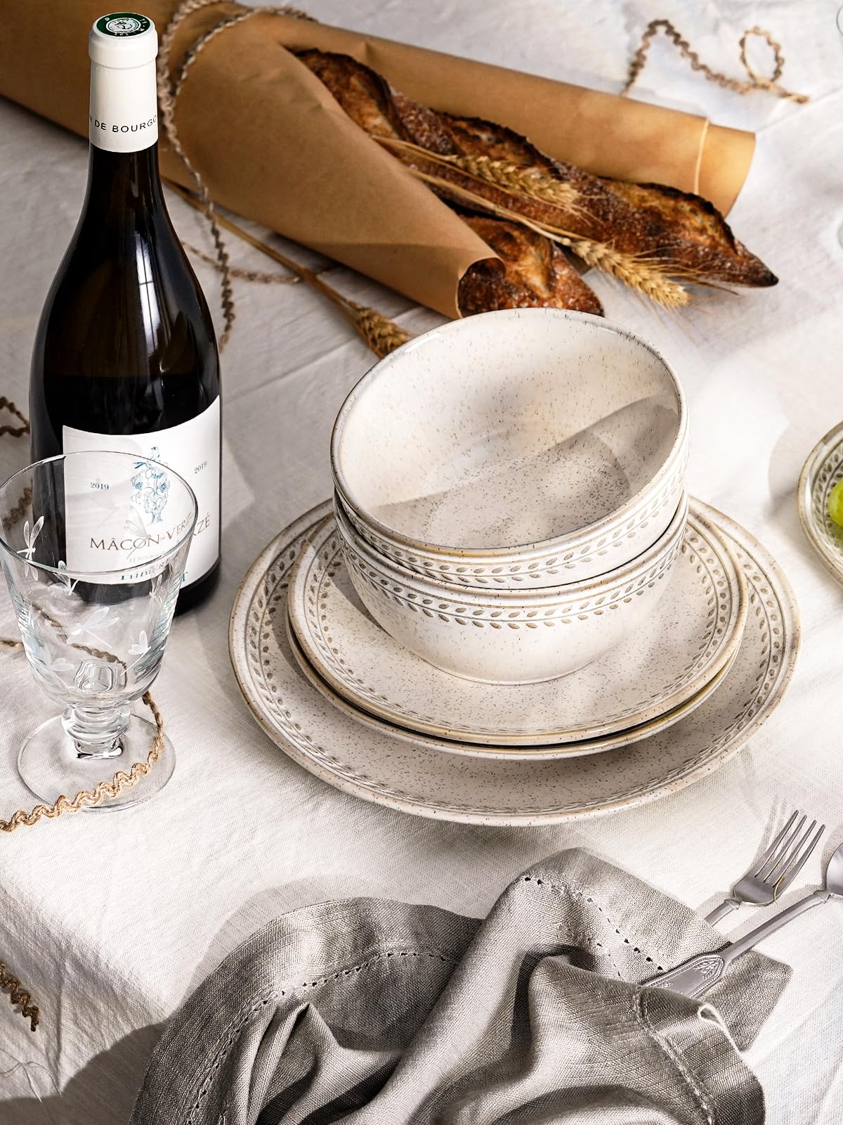 LE TAUCI hand holding plate showing true-to-scale size and easy handling