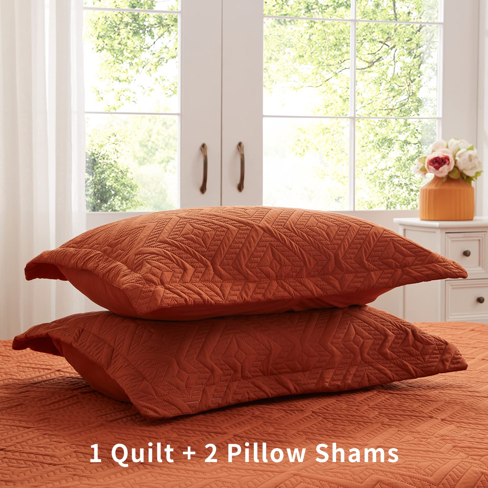 LEAONME lifestyle bedroom scene conveying luxurious warm ambiance