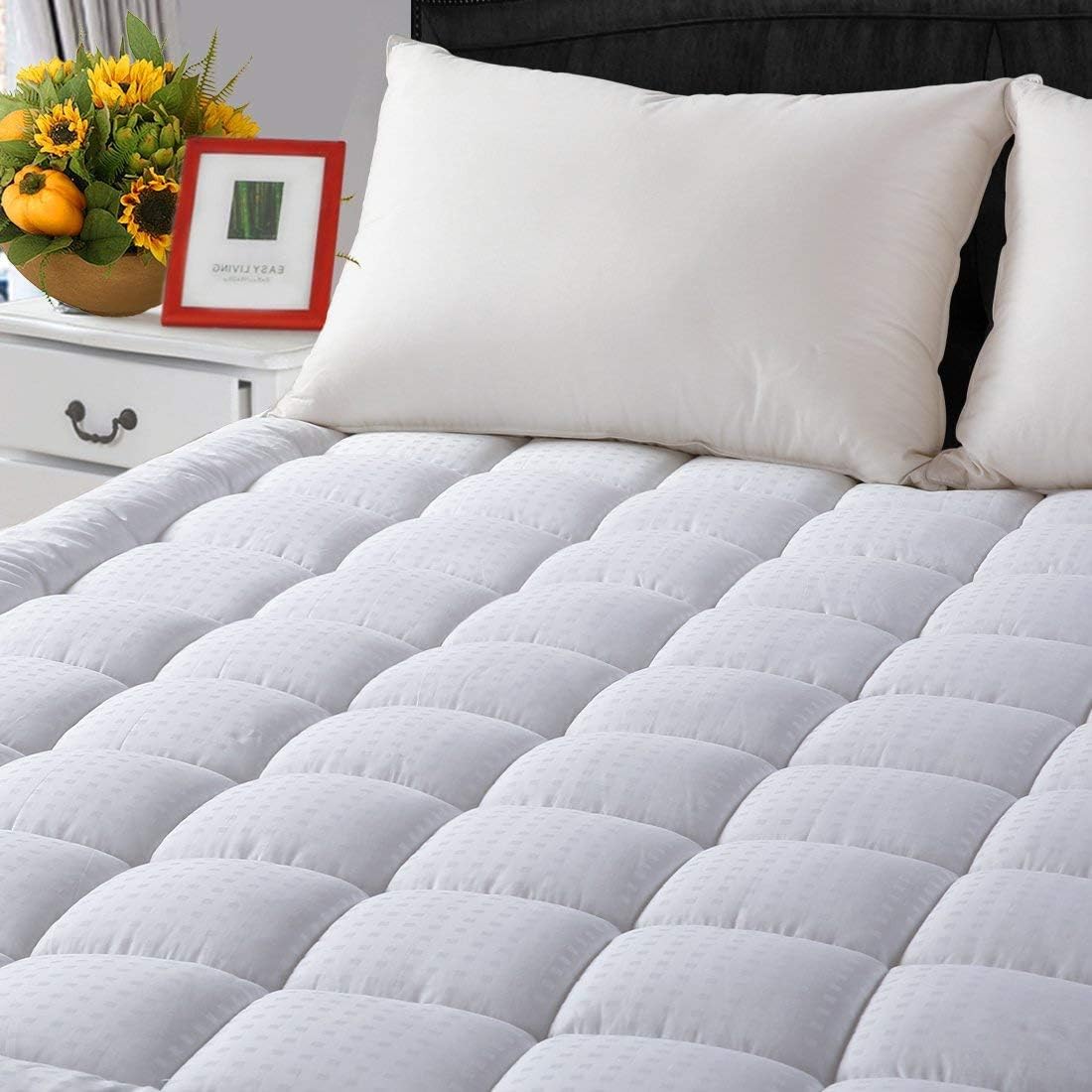 LEISURE TOWN front view showing fitted pad and clean white finish for breathable comfort